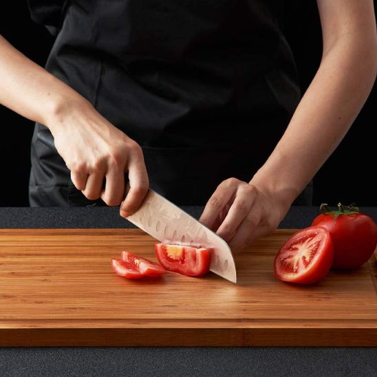 planche a decouper en bois tomate